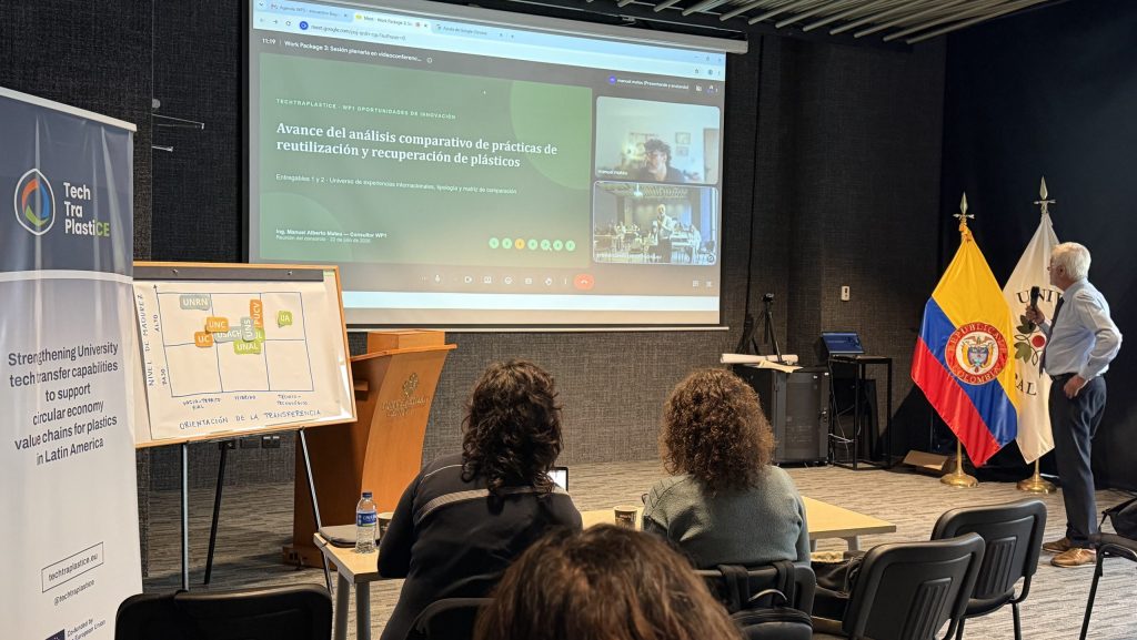 El especialista Manuel Mateu expone ante el consorcio de TechTraPlastiCE